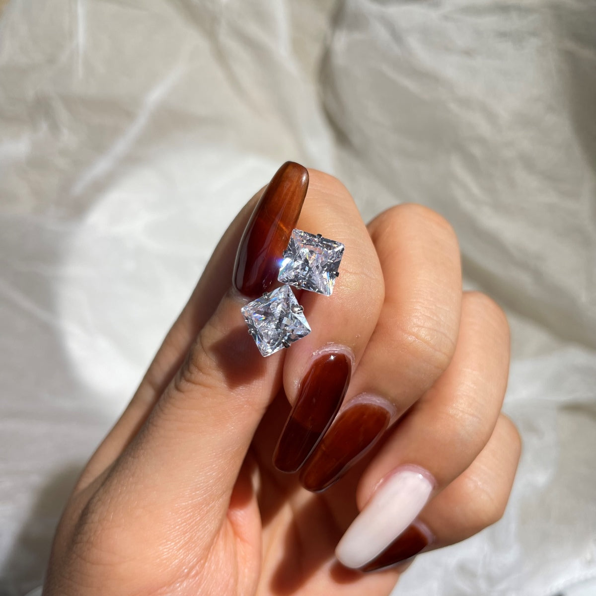 [Kincade Jewelery]Stylish Shiny Square Center Stone Stud Earrings