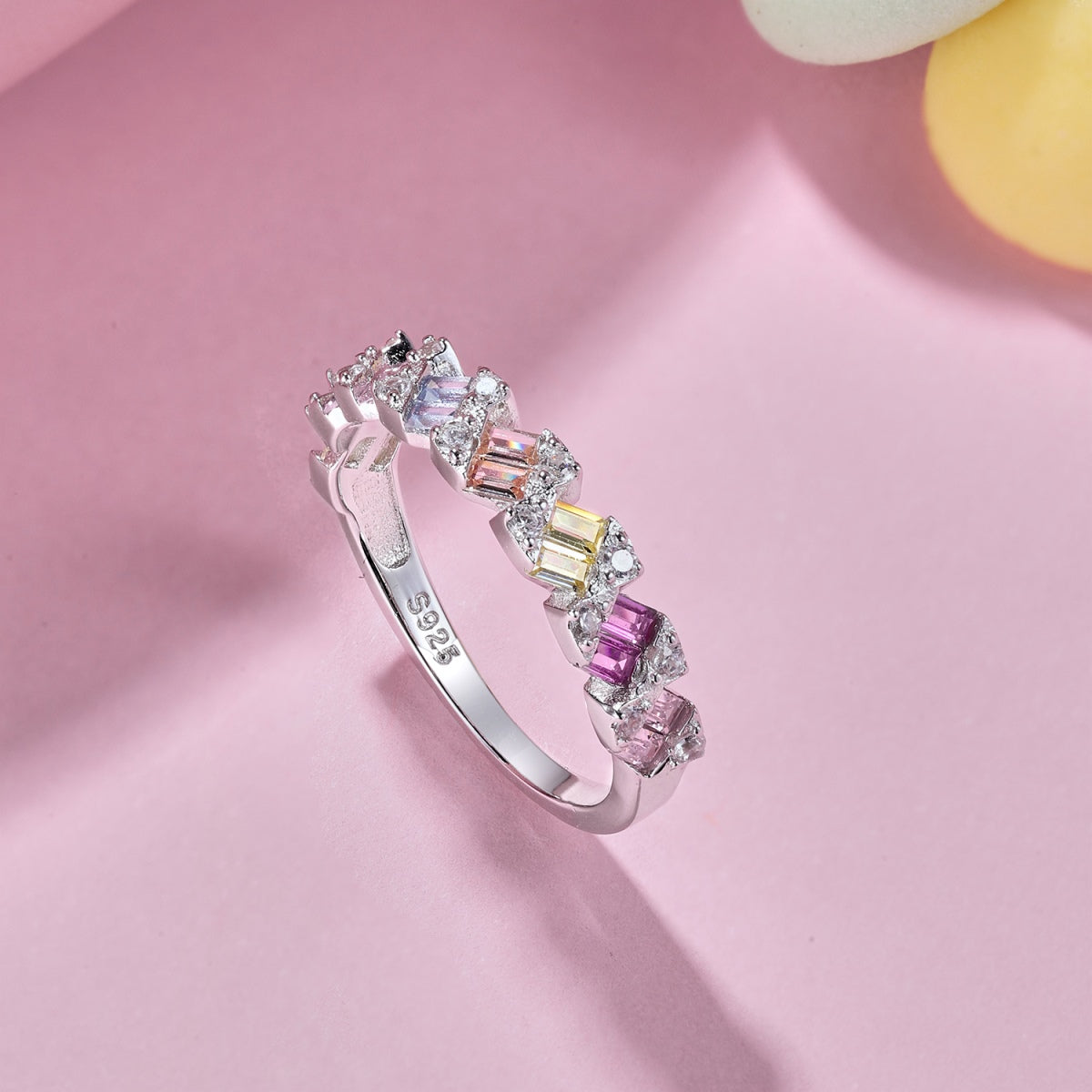 [Kincade Jewelery]Delicate Vibrant Emerald Cut Daily Ring
