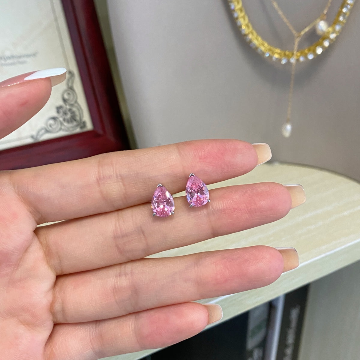 [Kincade Jewelery]Ornate Water Drop Shape Earrings