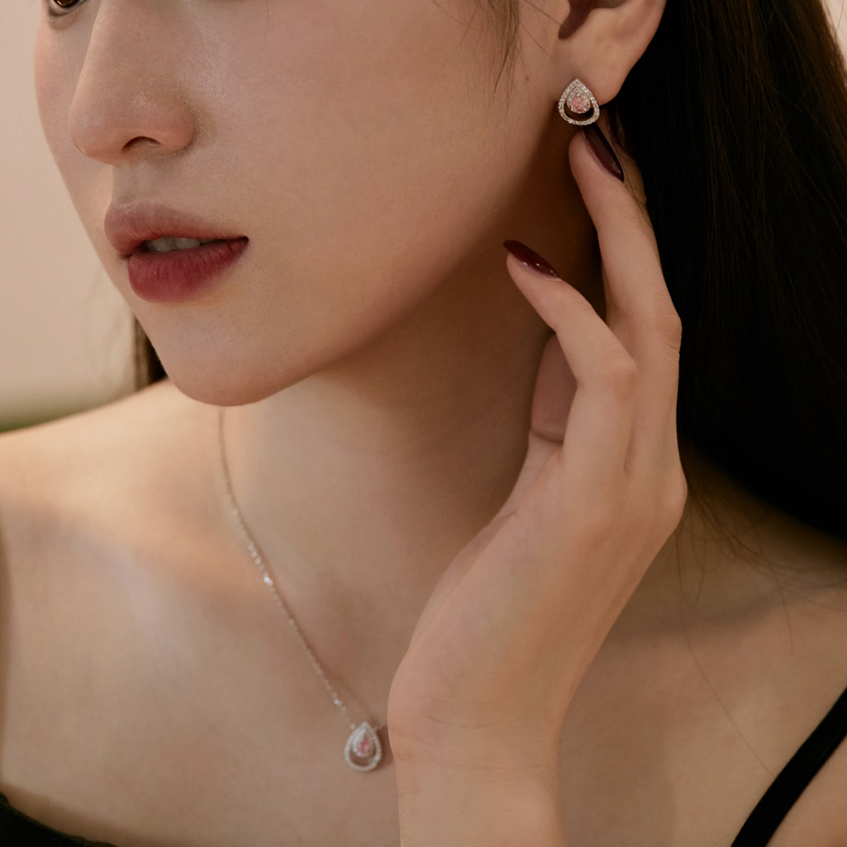 [Kincade Jewelery]Sparkling Delicate Water Drop Shape Daily Earrings