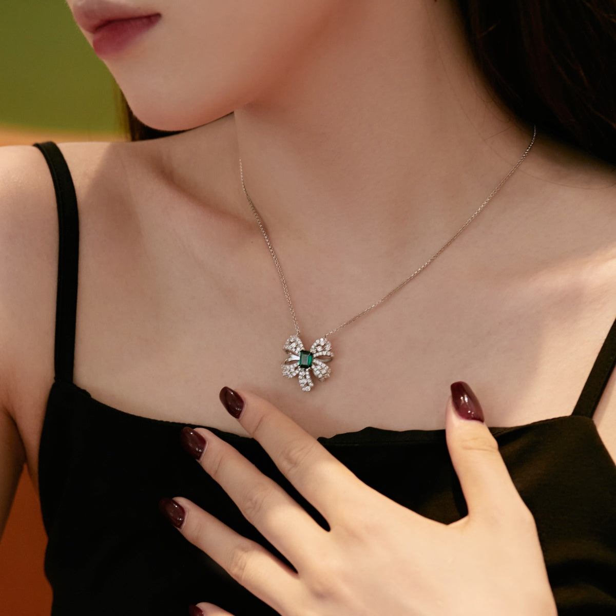 [Kincade Jewelery]Luxurious Flower Shape Emerald Cut Necklace