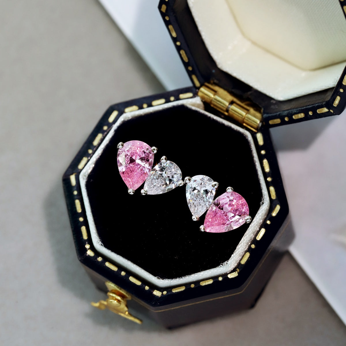[Kincade Jewelery]Dazzling Elegant Heart Cut Lover Earrings