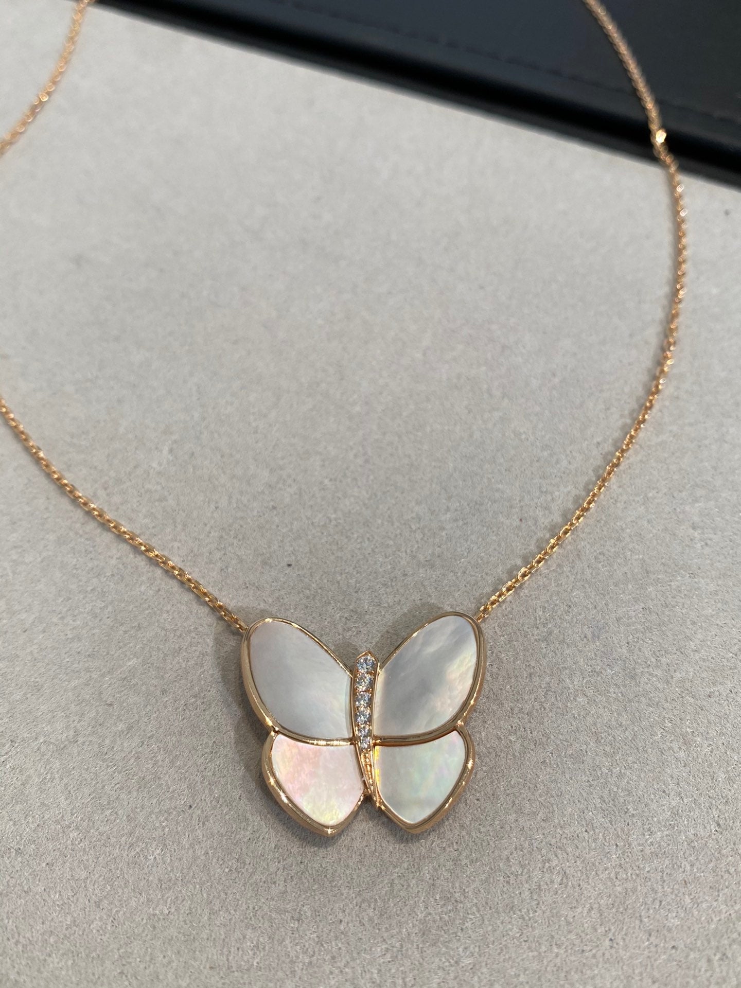 [Kincade Jewelery]BUTTERFLY GOLD MOP DIAMOND NECKLACE