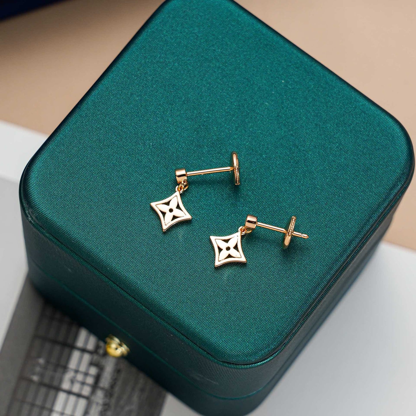 [Kincade Jewelery]STAR EARRINGS GOLD