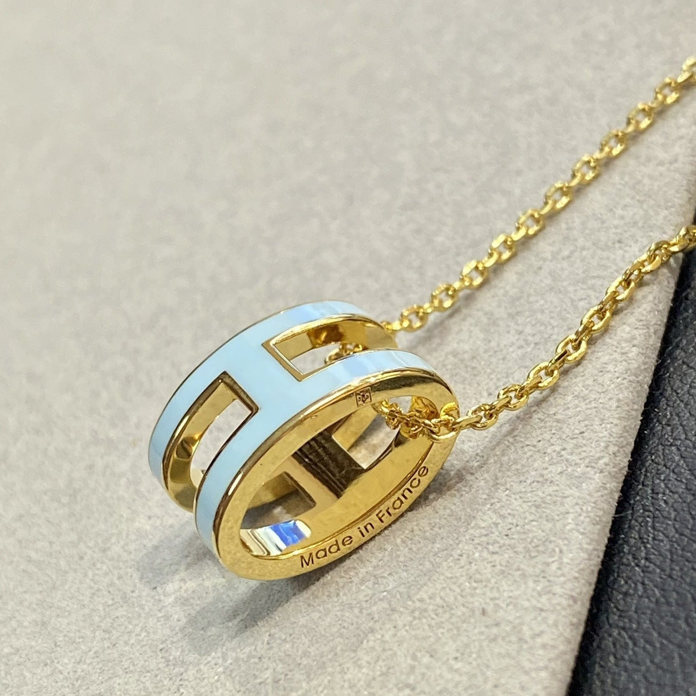 [Kincade Jewelery]POP H LIGHT BLUE NECKLACE