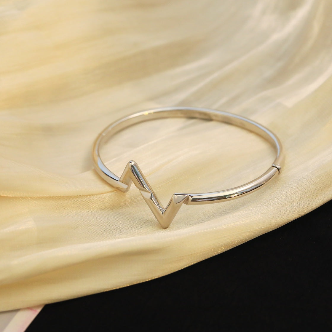 [Kincade Jewelery]VOLTE UPSITE DOWN BRACELET