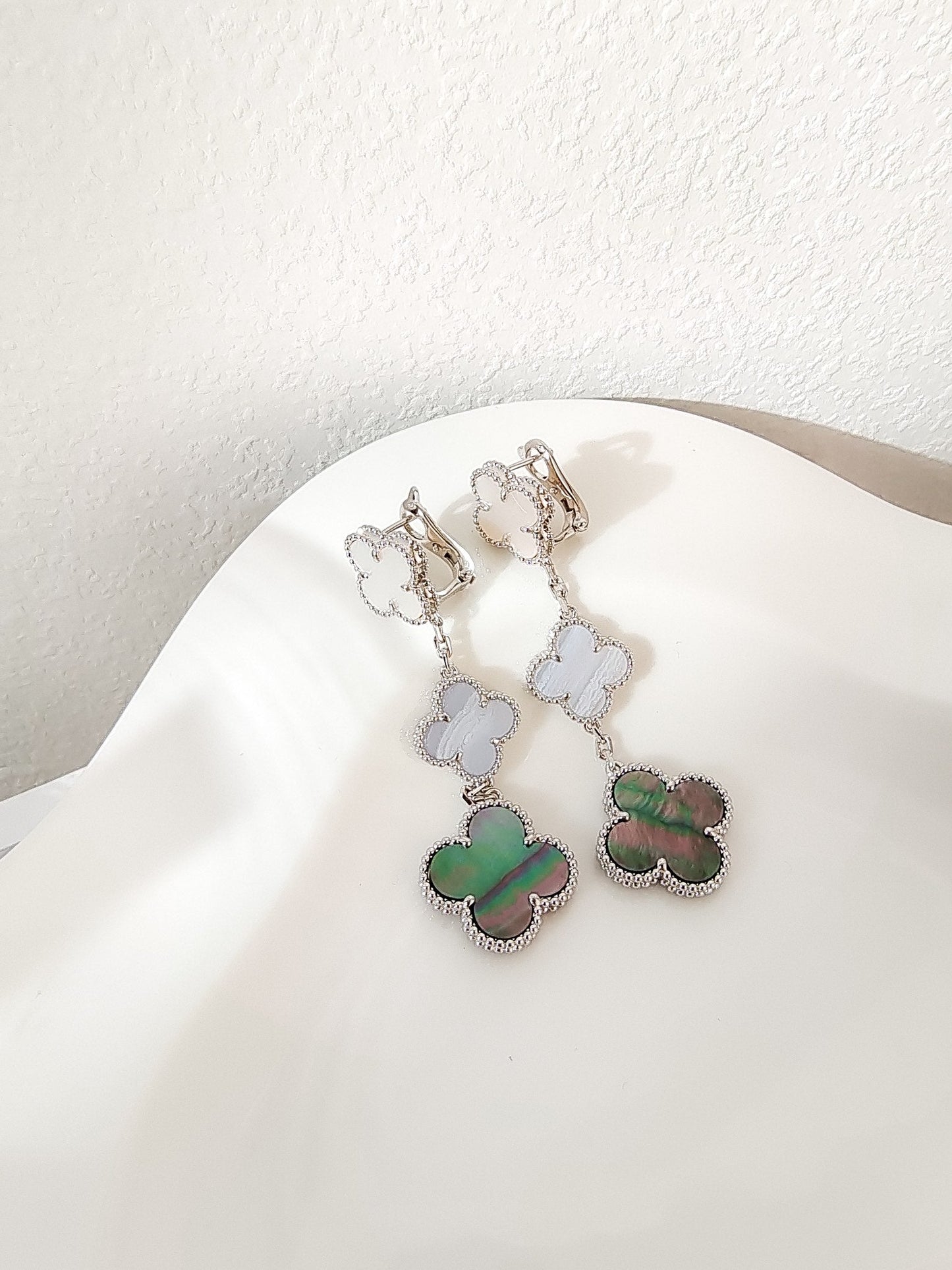 [Kincade Jewelery]Kincade 3 MOTIFS CHALCEDONY DARK MOP SILVER EARRINGS