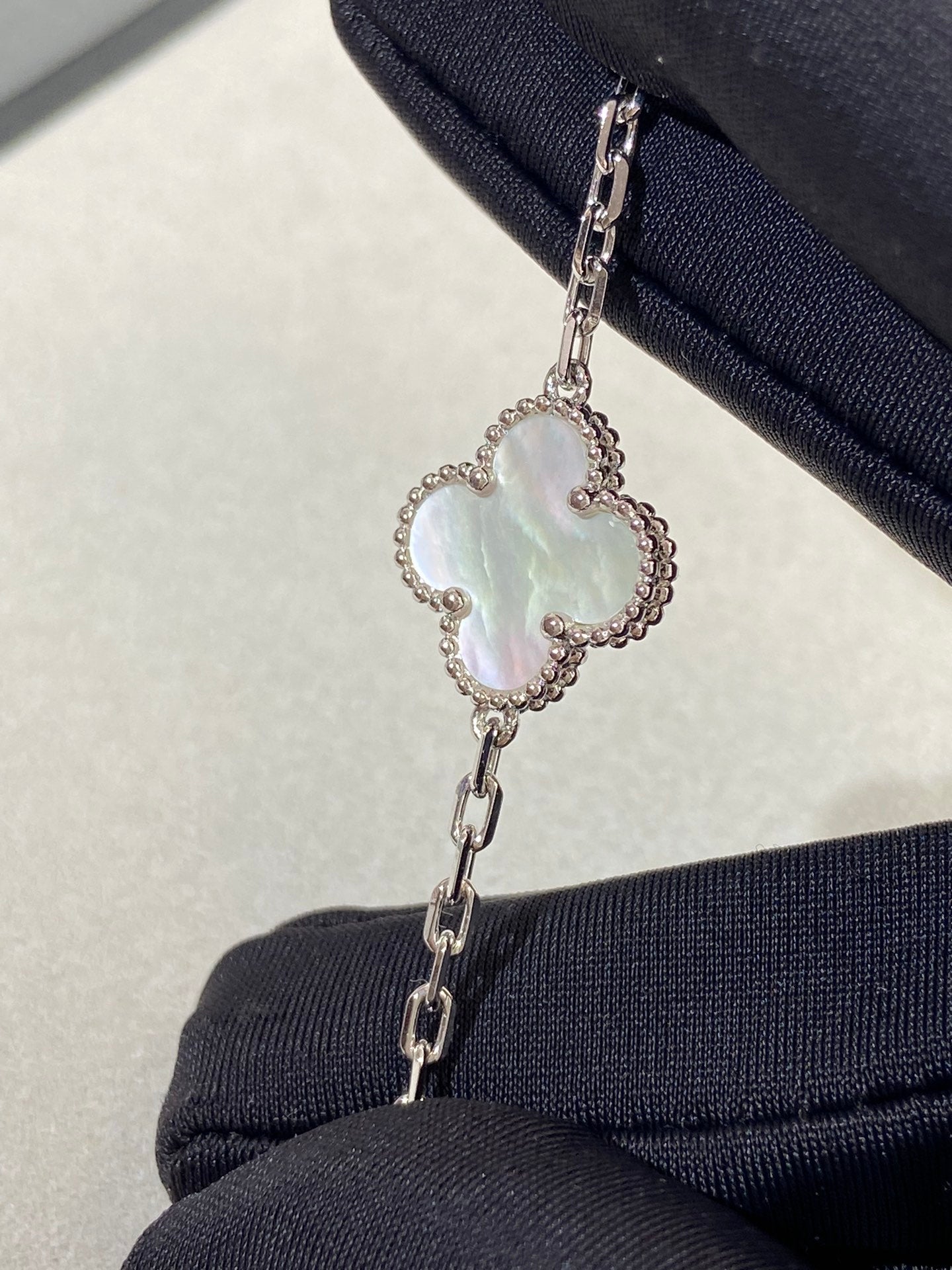 [Kincade Jewelery]Kincade SILVER MOP 5 MOTIF BRACELET