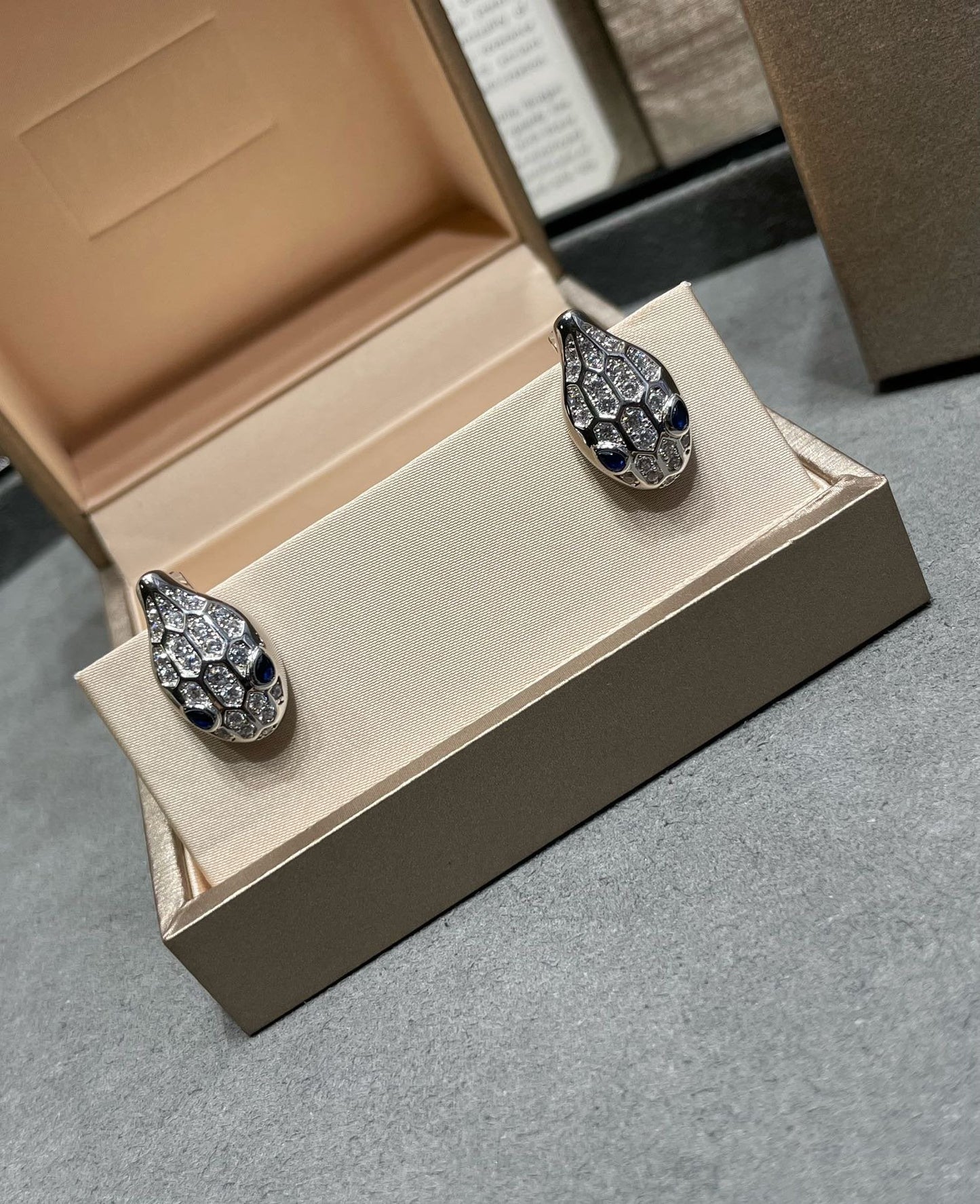 [Kincade Jewelery]SERPENT DIAMOND STUD EARRINGS