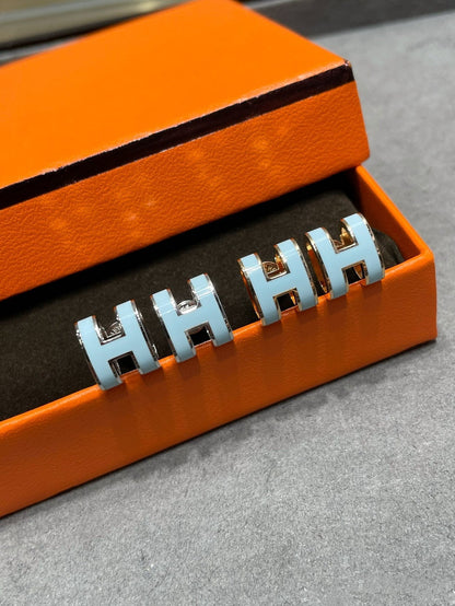 [Kincade Jewelery]POP H SKY BLUE STUD EARRINGS