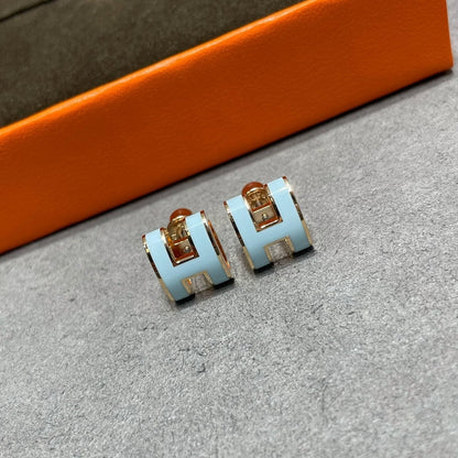 [Kincade Jewelery]POP H SKY BLUE STUD EARRINGS