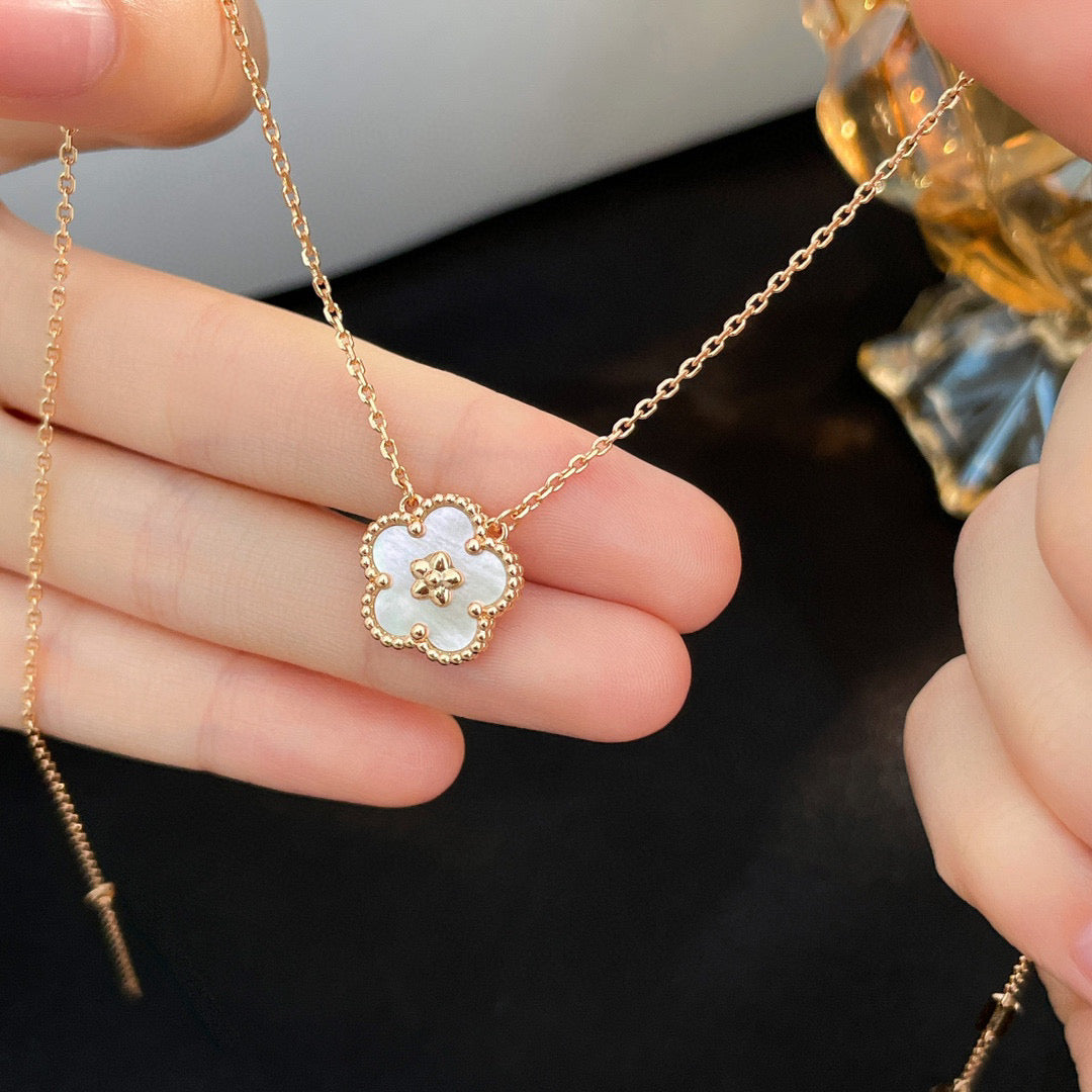 [Kincade Jewelery]LUCKY  WHITE MOP  PLUM BLOSSOM NECKLACE