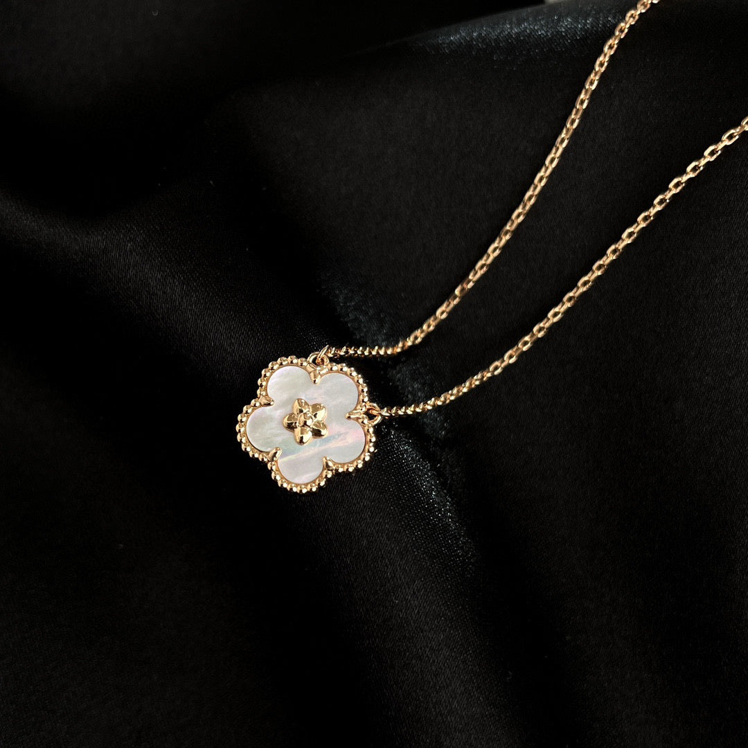 [Kincade Jewelery]LUCKY  WHITE MOP  PLUM BLOSSOM NECKLACE